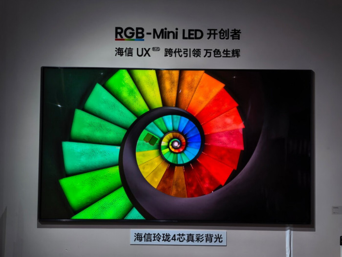 海信UX2026款现场体验：玲珑4芯真彩背光刷新RGB-Mini LED画质标杆