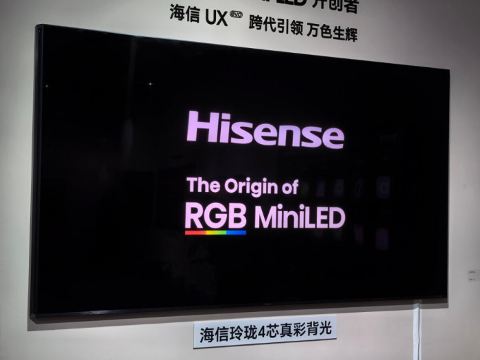 海信UX2026款现场体验：玲珑4芯真彩背光刷新RGB-Mini LED画质标杆