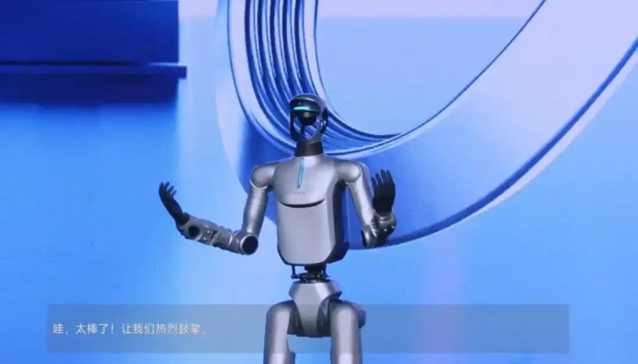 荣耀CEO李健：荣耀机器人聚焦购物协助、工作检查、陪伴三大消费级场景