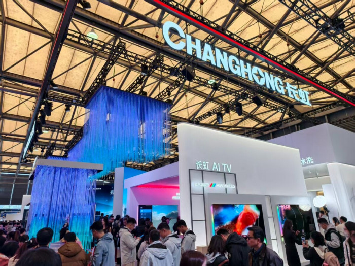 AWE 2026：长虹推出行业首款光色场同控RGB MiniLED电视