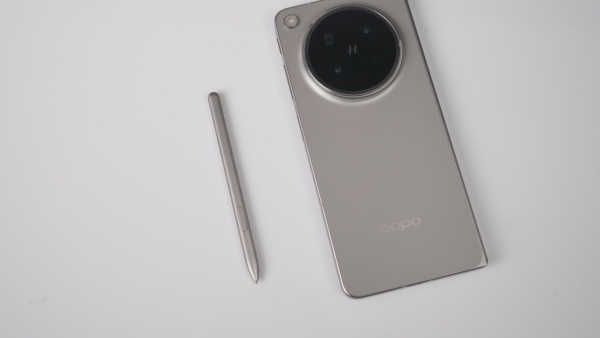 OPPO Find N6 AI多场景办公,支持最高80W超级快充
