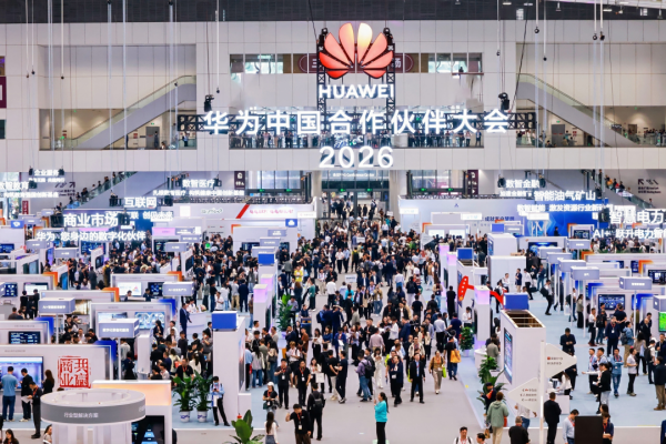 华为挚云以AI工作手机解决方案，驱动车企营销全面跨越！